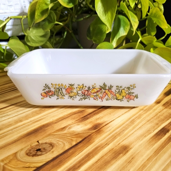 Vintage Fire King "vegetable harvest" design casserole dish - Picture 1 of 8